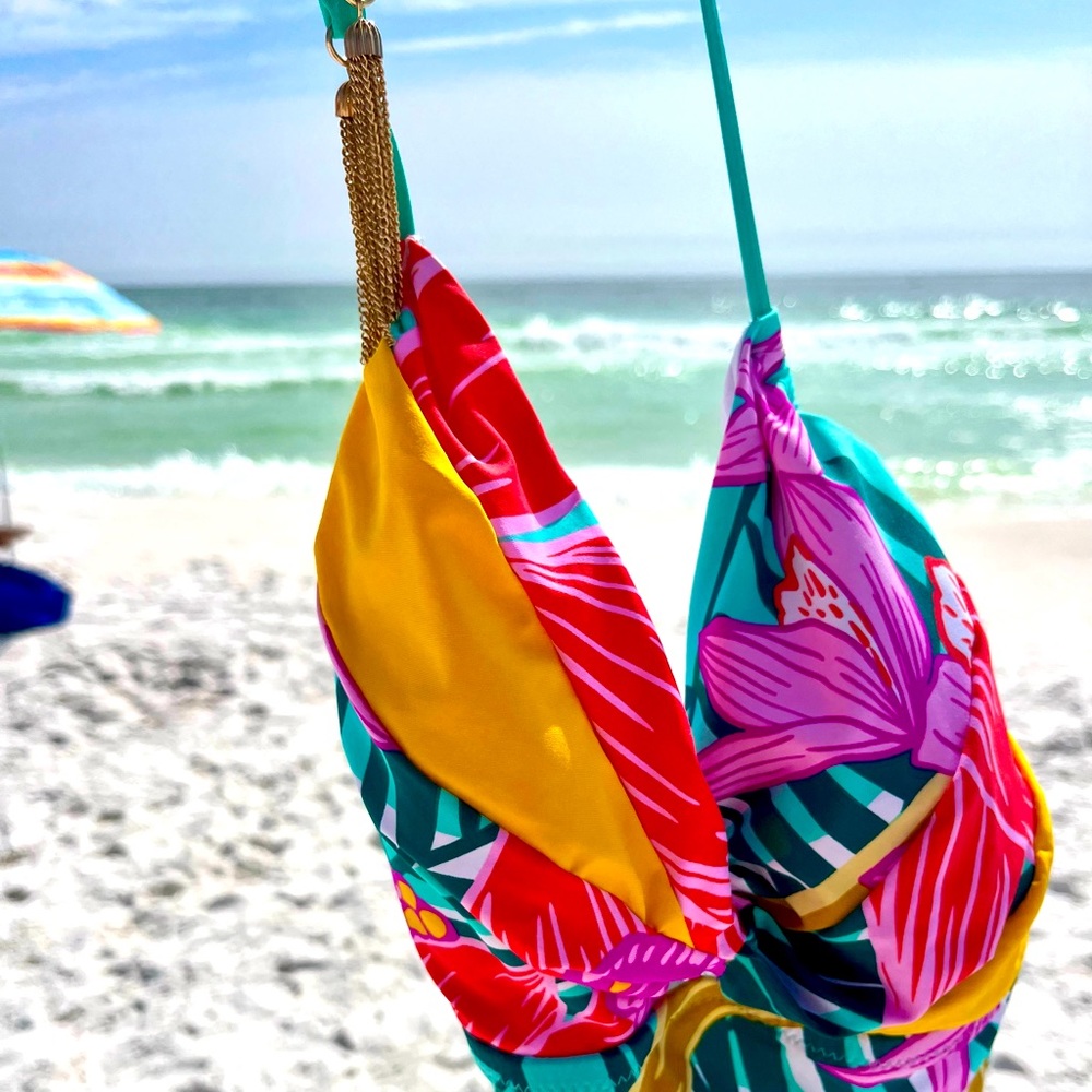 TRINA TURK Tankini! Sexy yet, sophisticated!!
😎🏝️👙🩱🪷